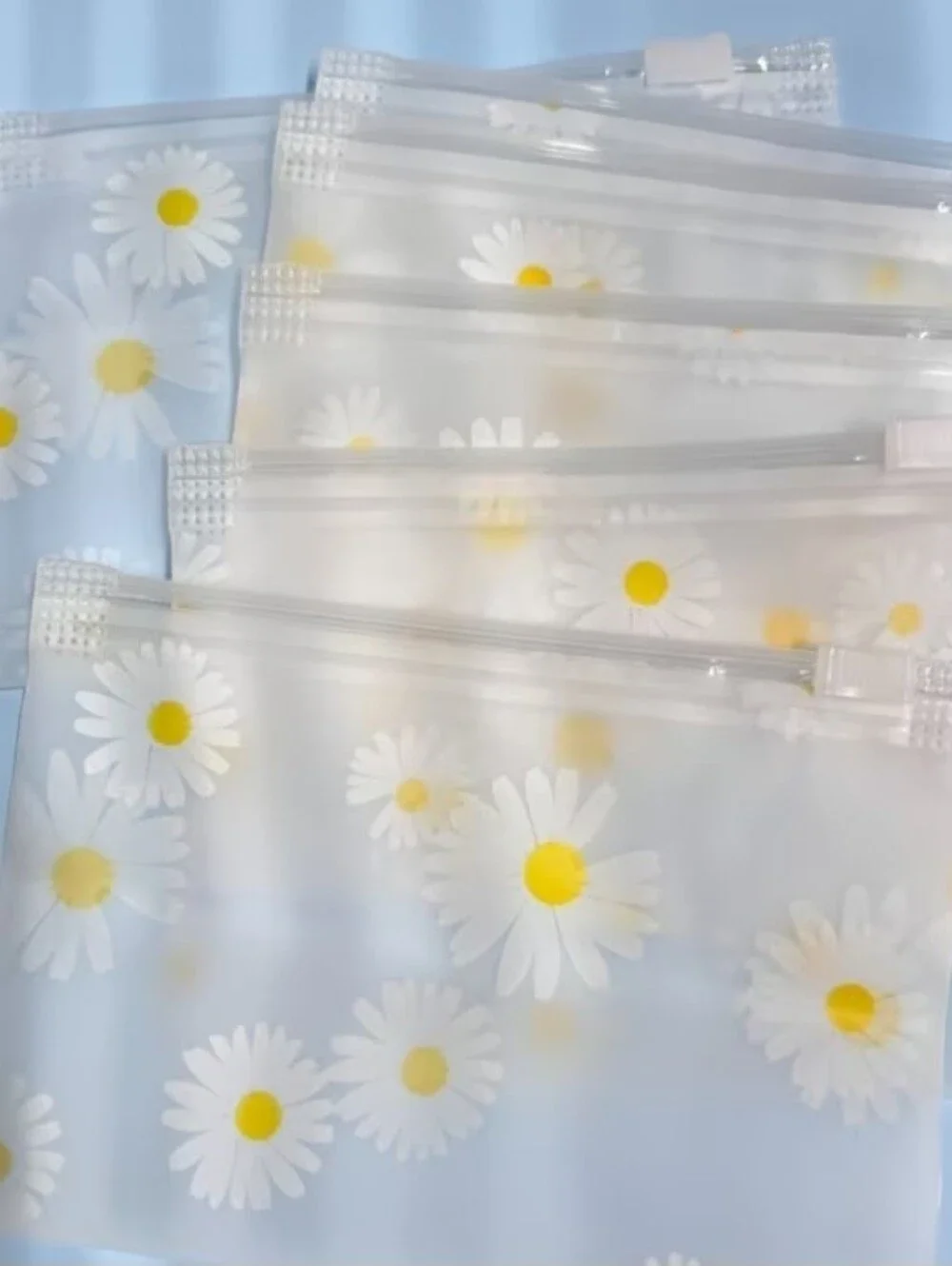 20 Daisy Print Zipper Seal Baggies