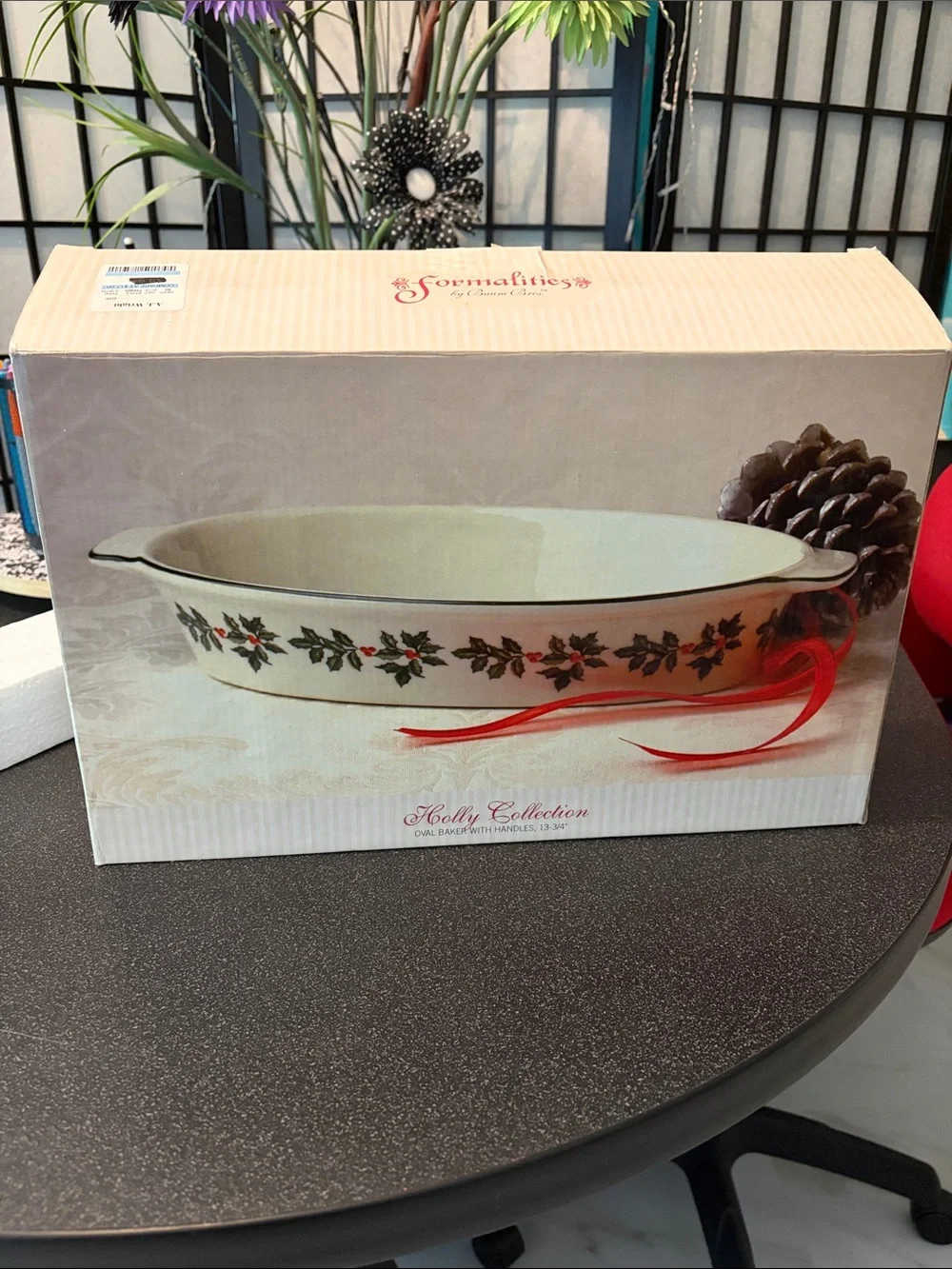NEW- in box- Holly Collection Oval Baker with Handles - White