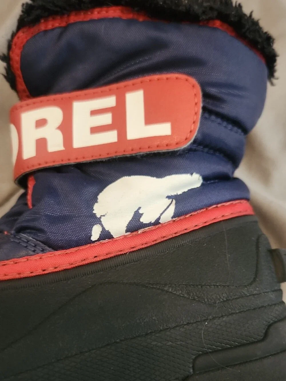 Sorel faux collar