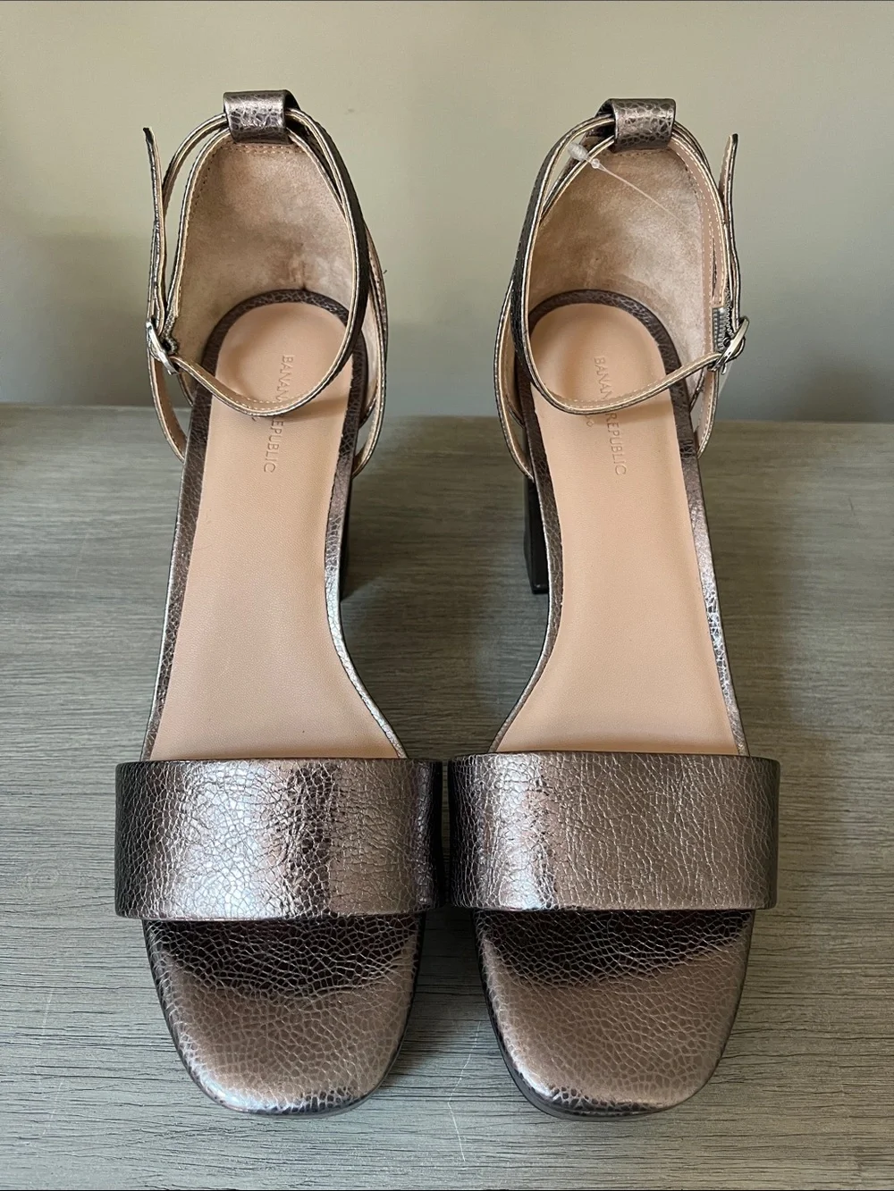 Banana Republic Factory beautiful platform