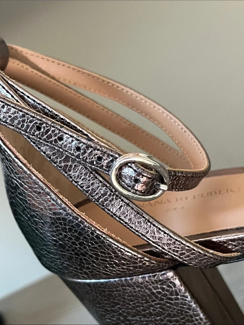 Banana Republic Factory beautiful platform