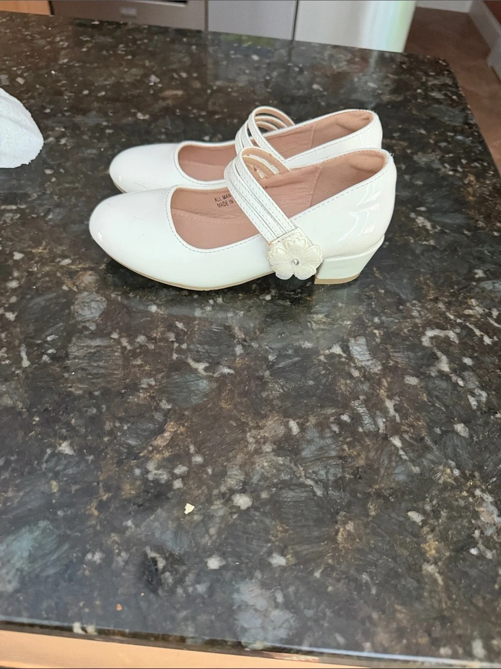 N/A strap shows velco