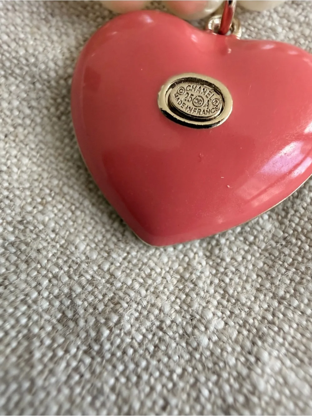 💗CHANEL Pearl Necklace with Pink Crystal Heart Pendant🤍