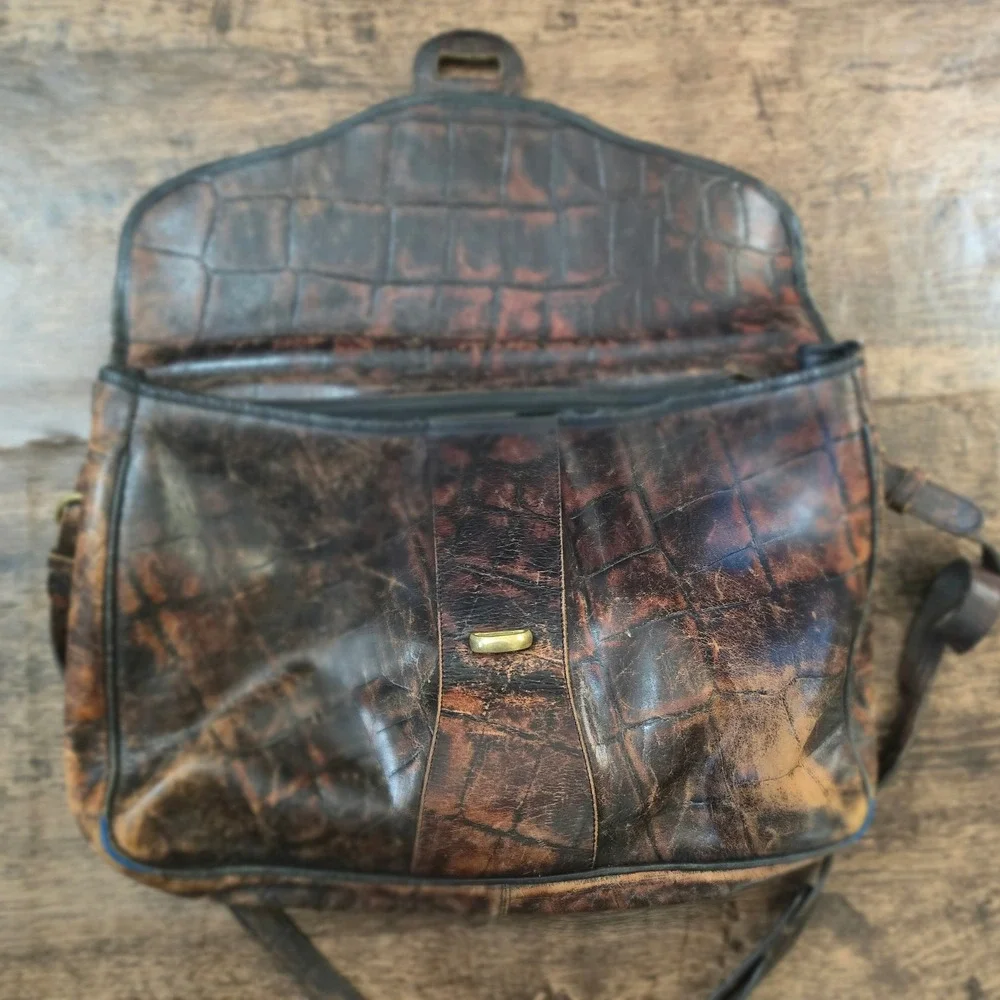 LAND Vintage Briefcase Messenger Bag Large Brown Croc Embossed Leather Brass