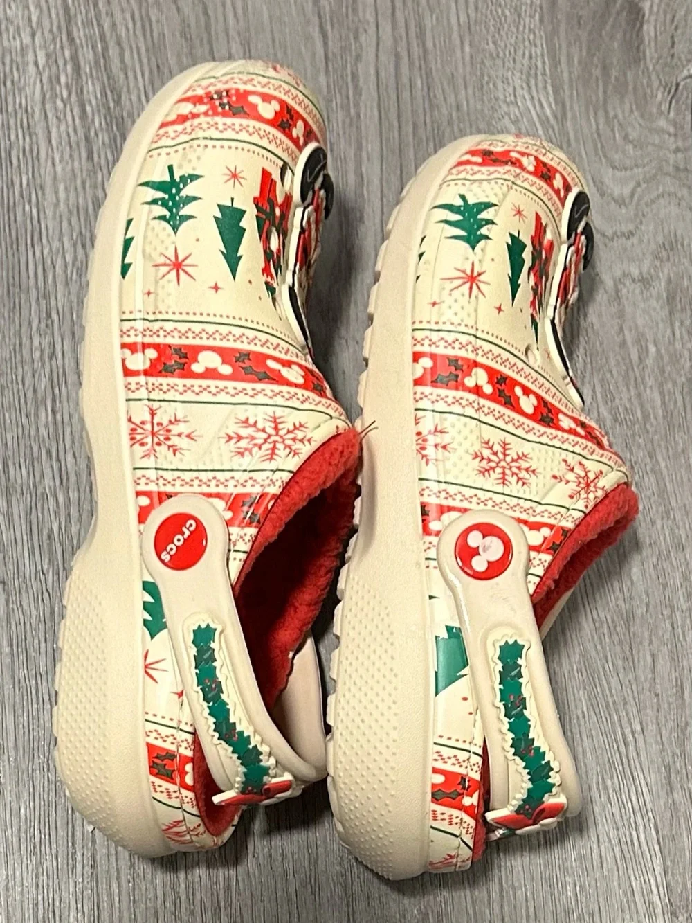 CROCS excellent see