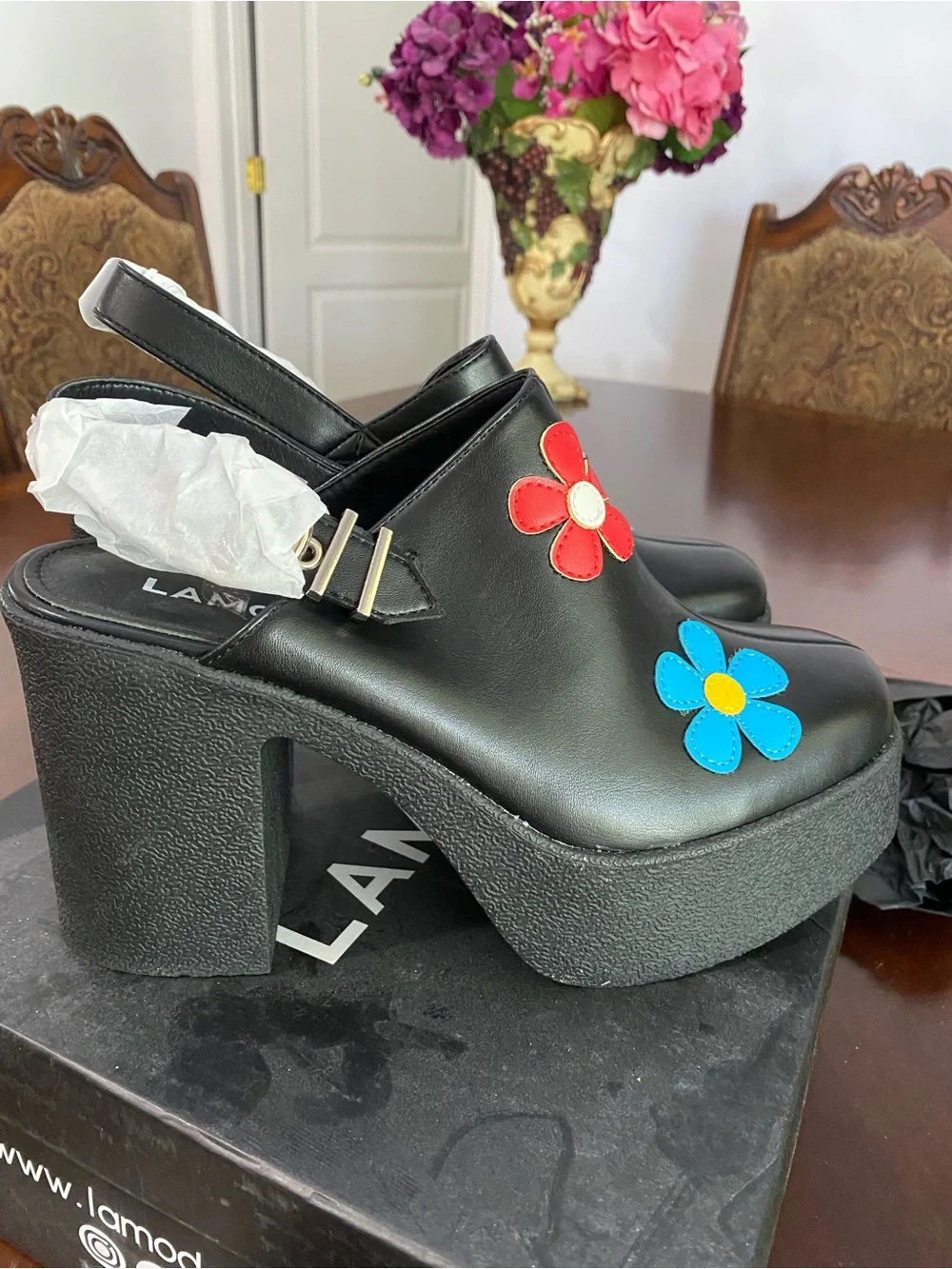 Lamoda chic black