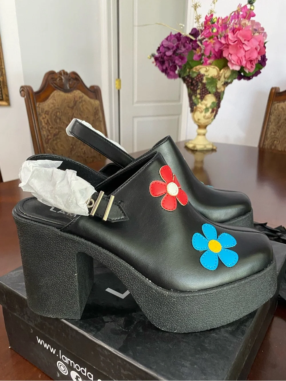 Lamoda chic black