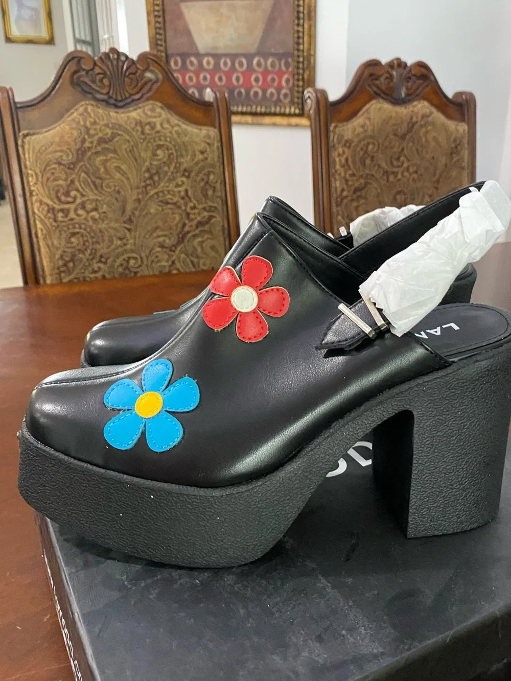 Lamoda chic black