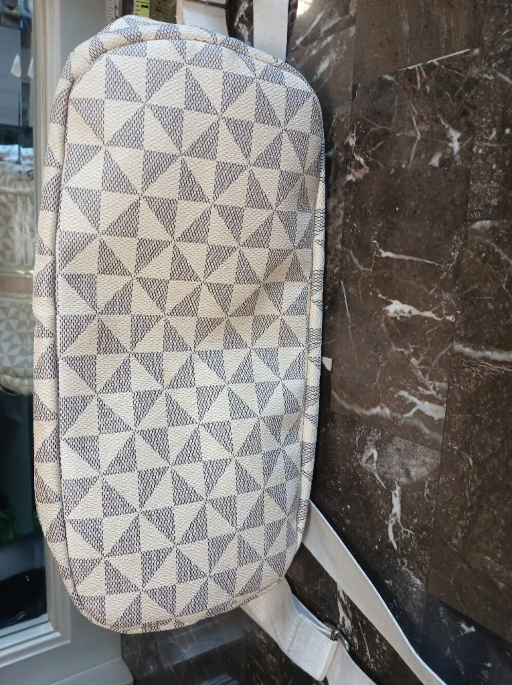 N/A chic cream