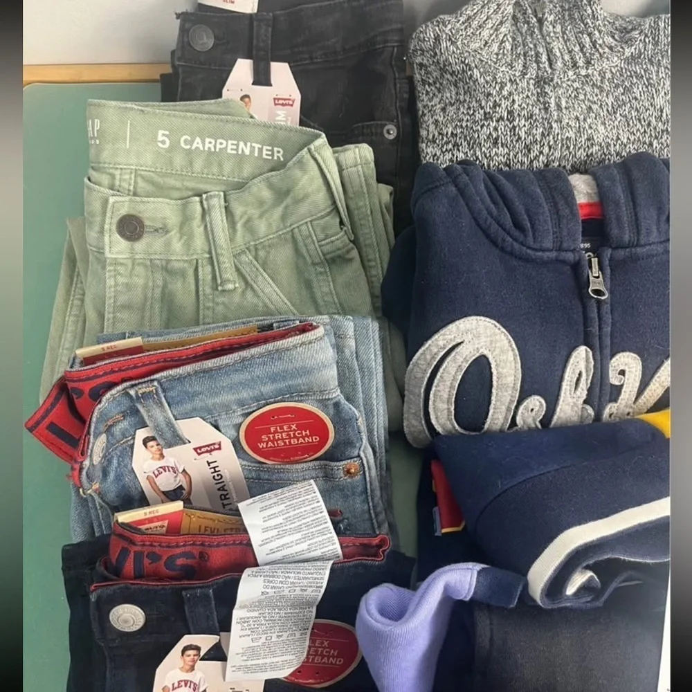 20 piece boys winter bundle size 5/6 mixed brands Nike Oshkosh Levi Gymboree
