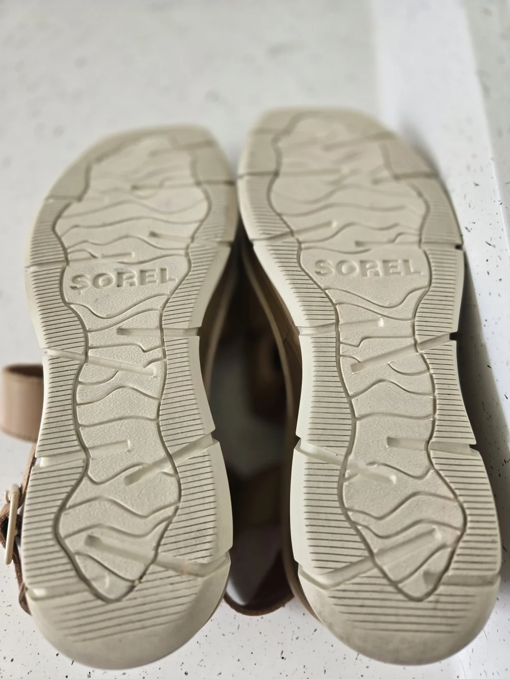 Sorel Kinetic Impact Y-Strap Wedge Sandals Tan Leather Size 7.5