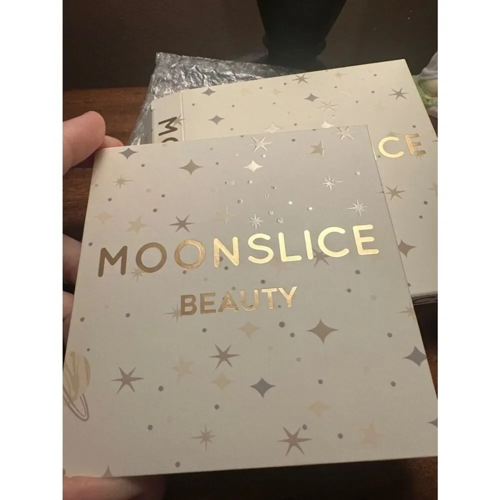 MOONSLICE compact beauty