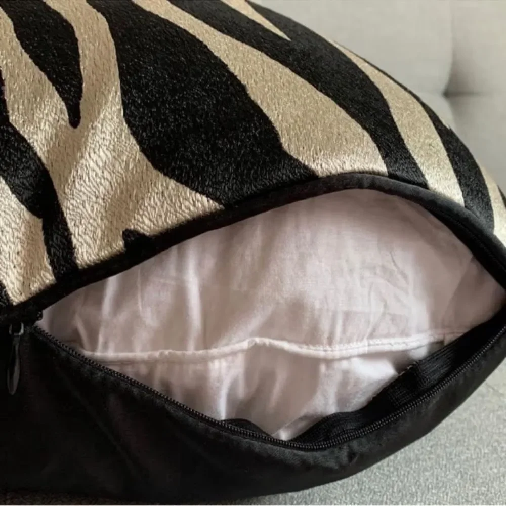 Unbranded cream package animal