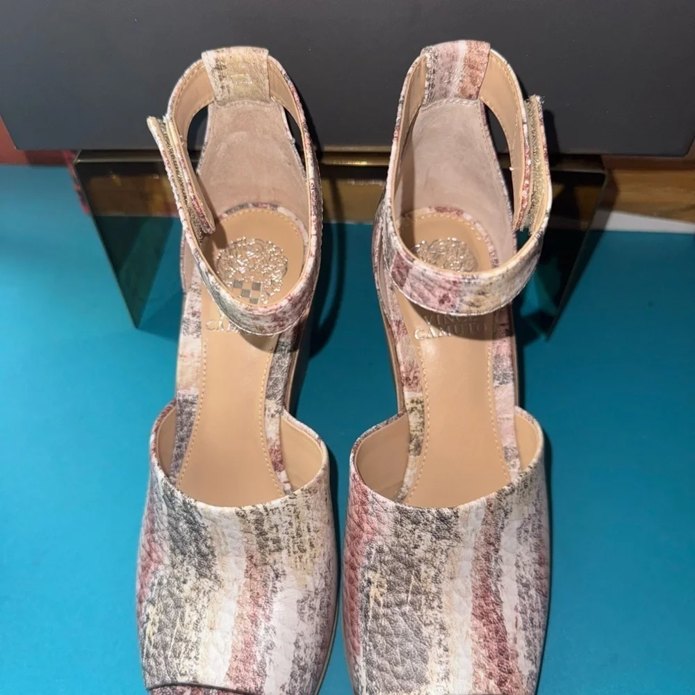 Vince Camuto questions leave