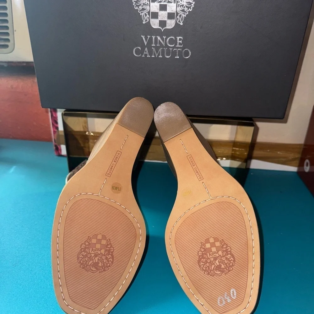 Vince Camuto questions leave
