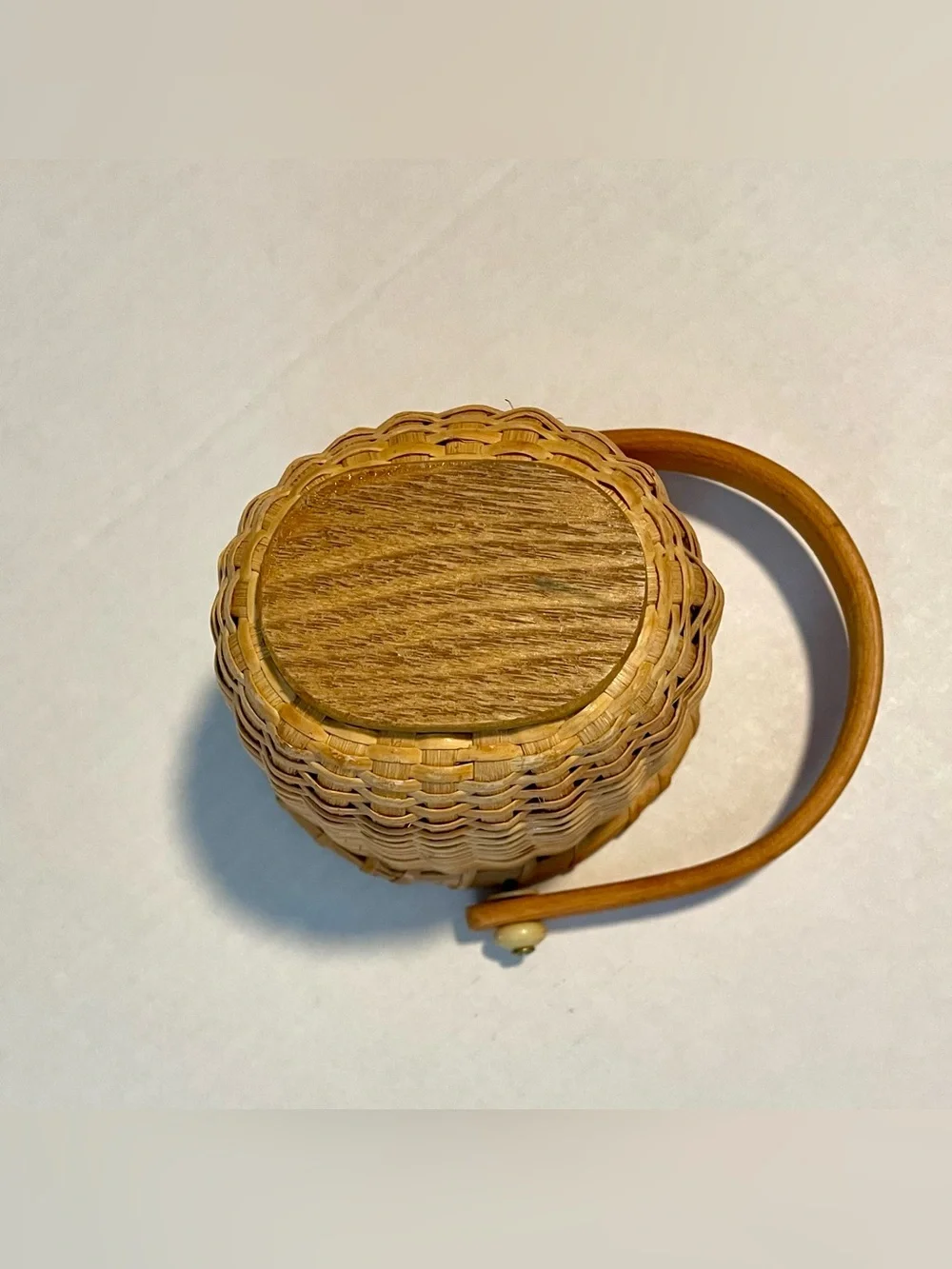 *EUC* NANTUCKET Hand Crafted Oval Basket w/“D” Shaped Handle - 8