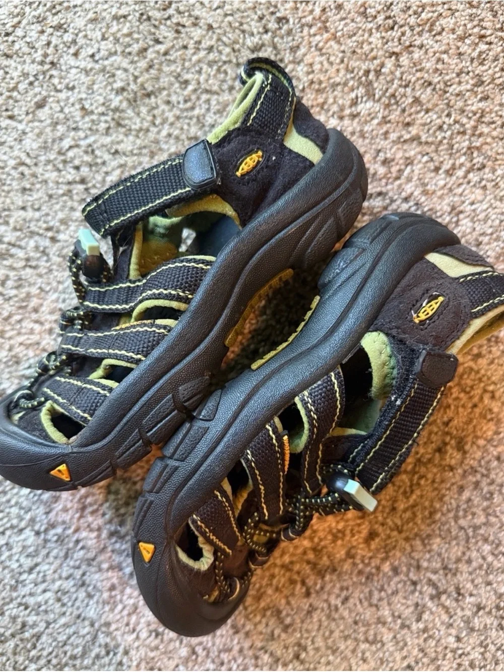 Keen sturdy closed