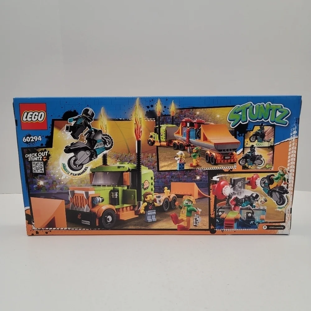 LEGO City 60294 Stunt Show Truck Building Set 420 Pcs New!