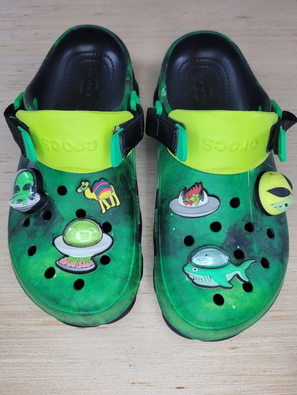 Crocs Ron English Area 54 All Terrain Clog J6 Green Cosmic Alien Graphic FLAW