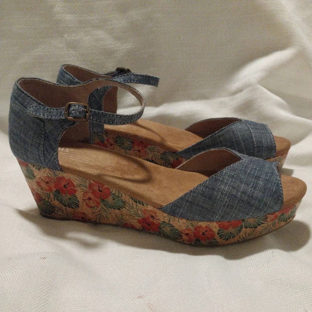 Toms blue chambray