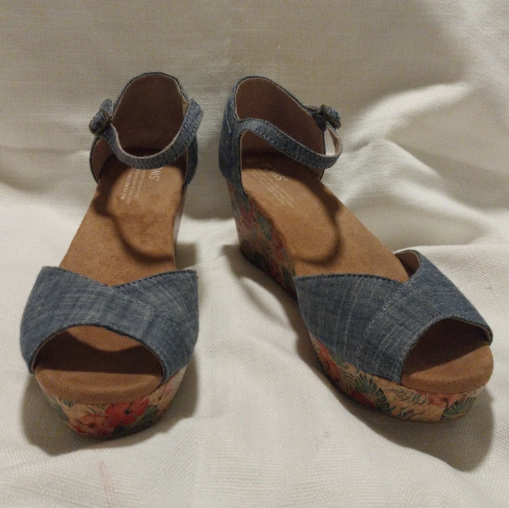 Toms blue chambray