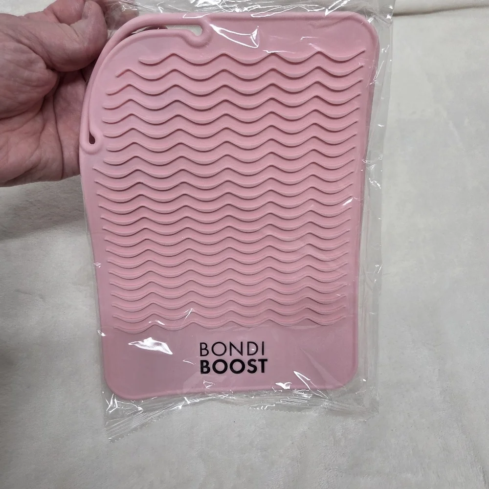 Bondi Boost Pink Silicone Heat Resistant Mat for Hair Tools – NIB