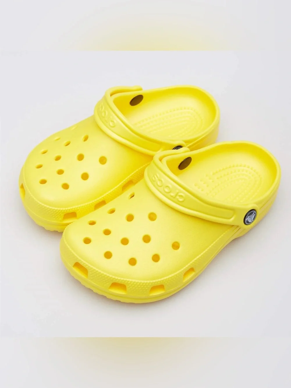 Crocs Kids Classic Clog Lemon Lightweight Heel Strap Shoe Size C7 Water-Friendly