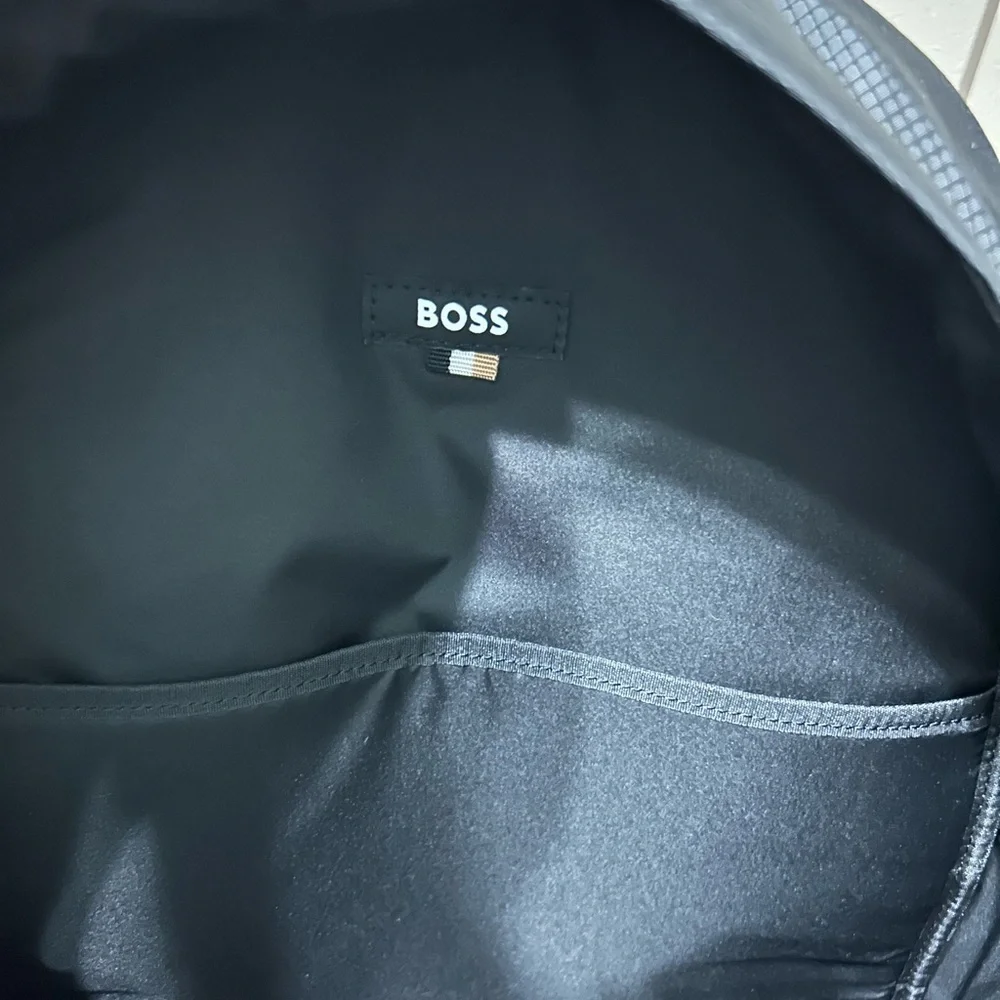 Boss sleek black