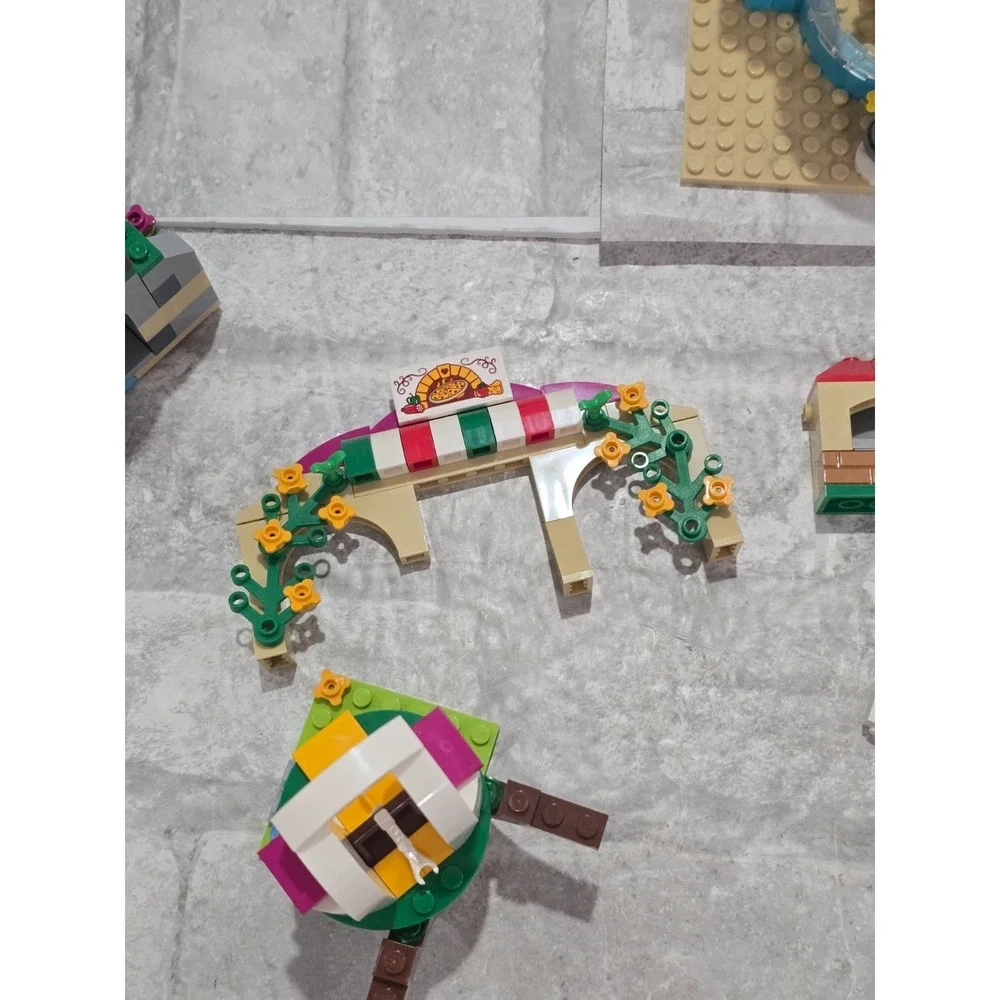Lego lot playsets included
