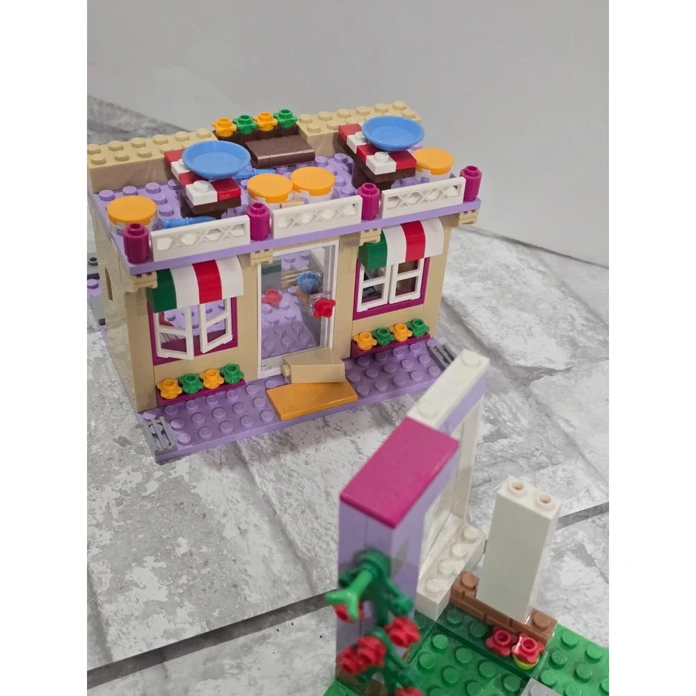 Lego along playsets included