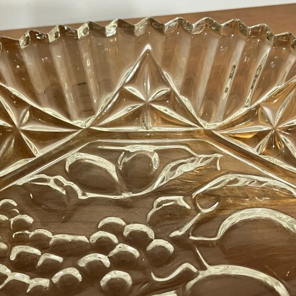 Vintage Pressed Glass Fruit Bowl‎ Grapes Embossed Starburst Sawtooth Rim 10.25