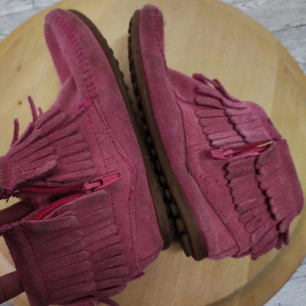 Minnetonka double‑fringe moccasin