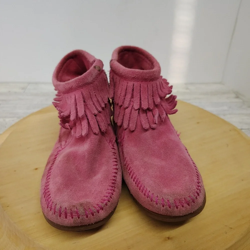 Minnetonka double‑fringe moccasin