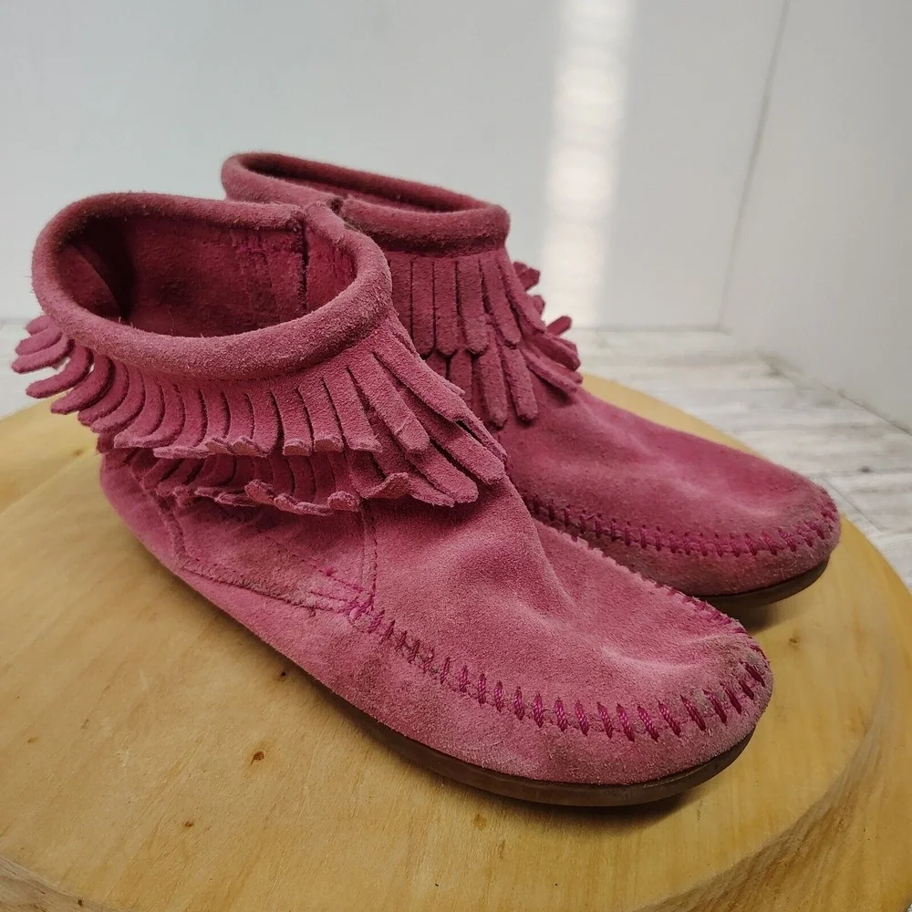 Minnetonka double‑fringe moccasin