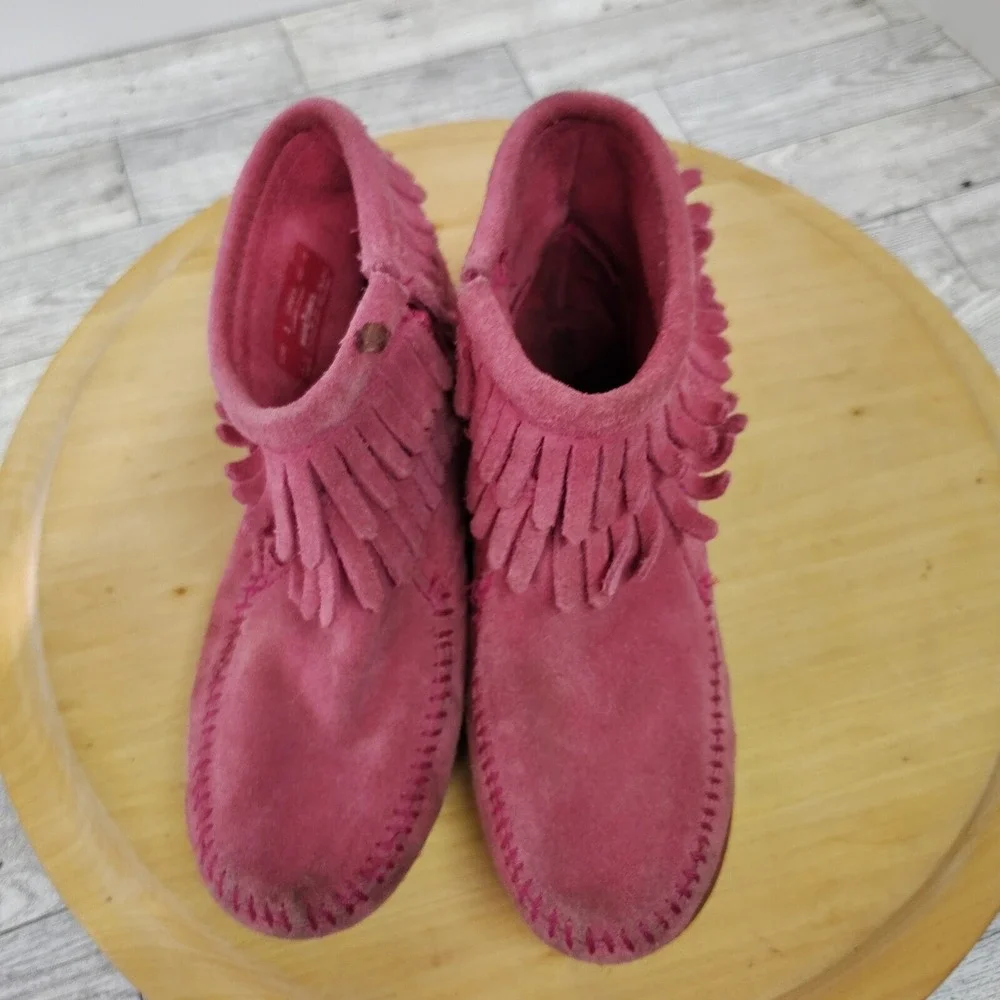 Minnetonka double‑fringe moccasin