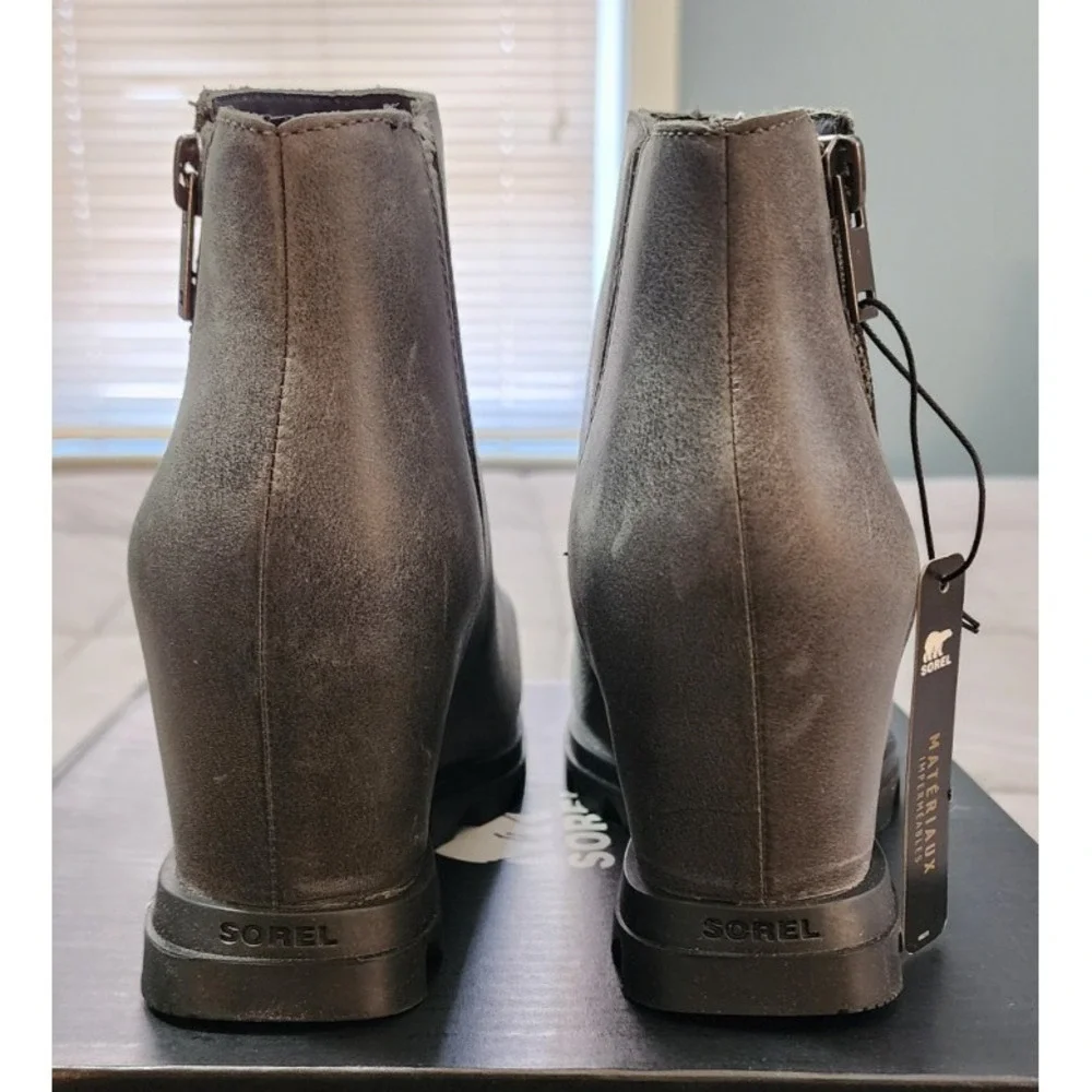 SOREL®‎ Women's 9.5 WIDE Joan Of Arctic™ Wedge III Zip Boot, Quarry/Black - $220