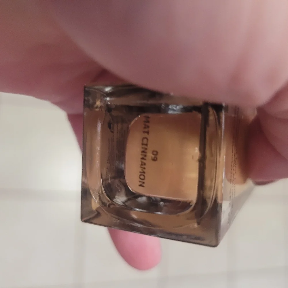 Givenchy Matissime Velvet Matte Liquid Foundation 09 Cinnamon SPF 20