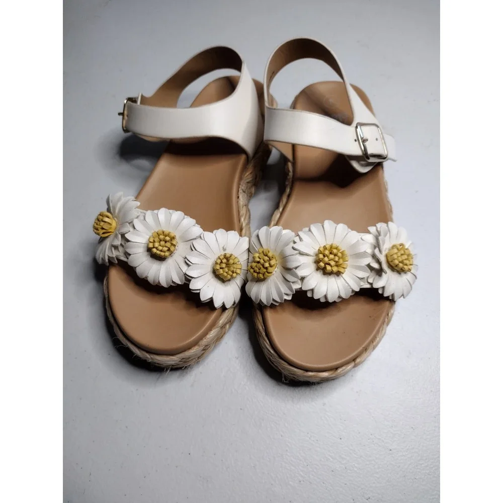 Art Class Kids White Daisy Strap Espadrille Platform Sandals‎ Size 4