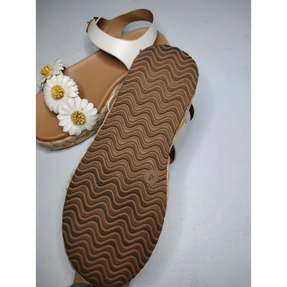 Art Class Kids White Daisy Strap Espadrille Platform Sandals‎ Size 4
