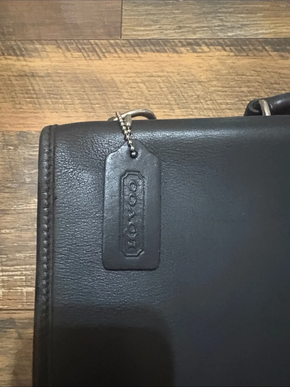 Coach accent closure good