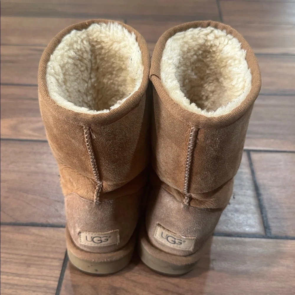 UGG warm stylish