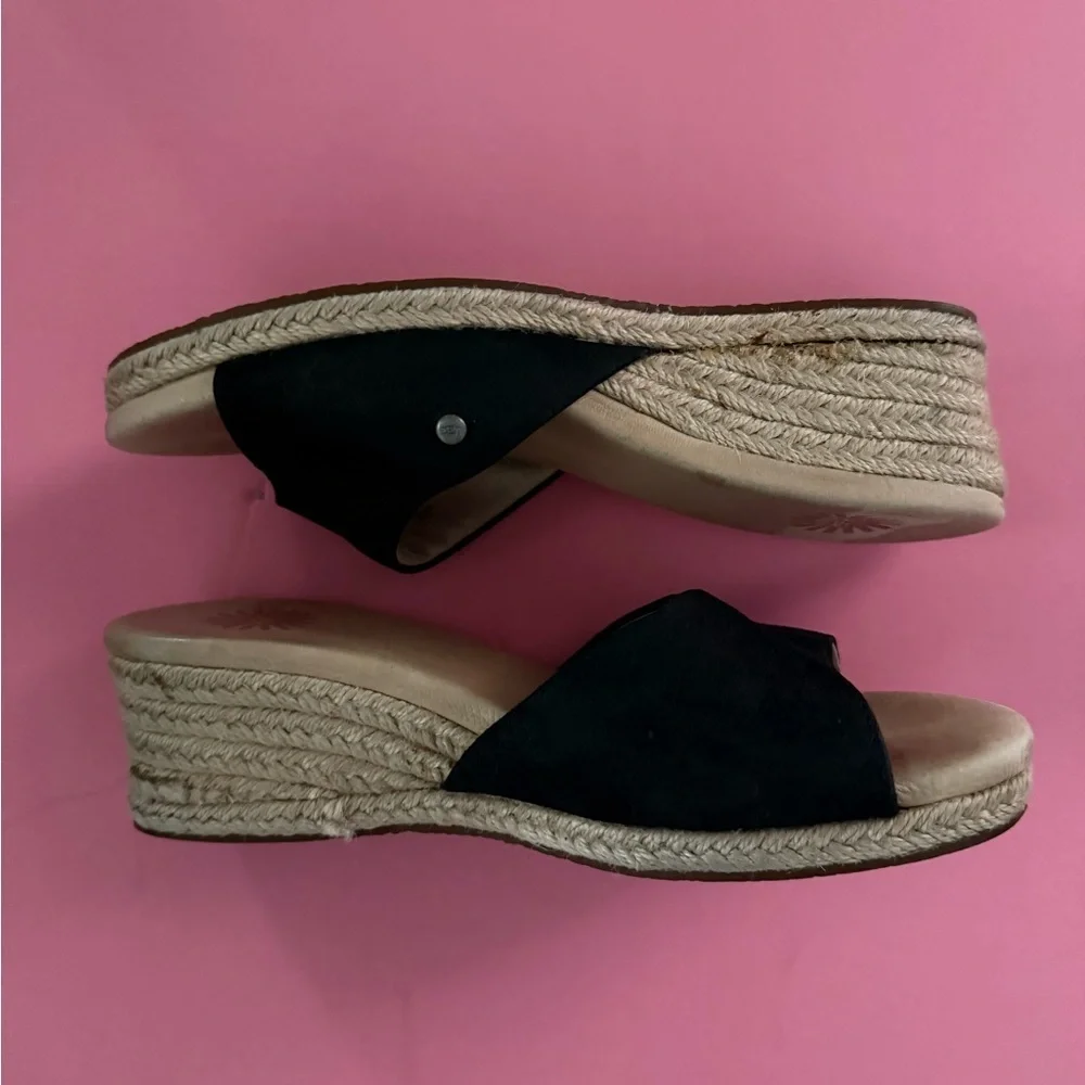 Ugg cream black sandals size 7
