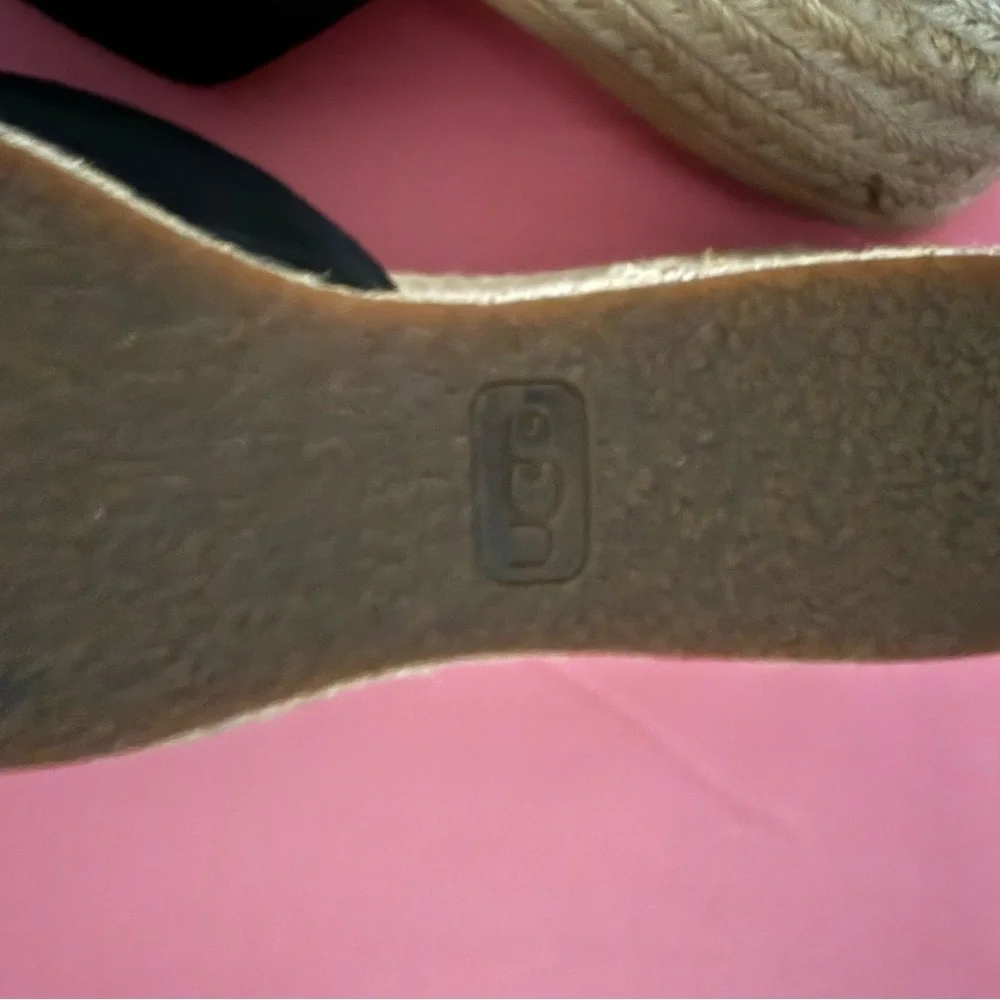 Ugg cream black sandals size 7