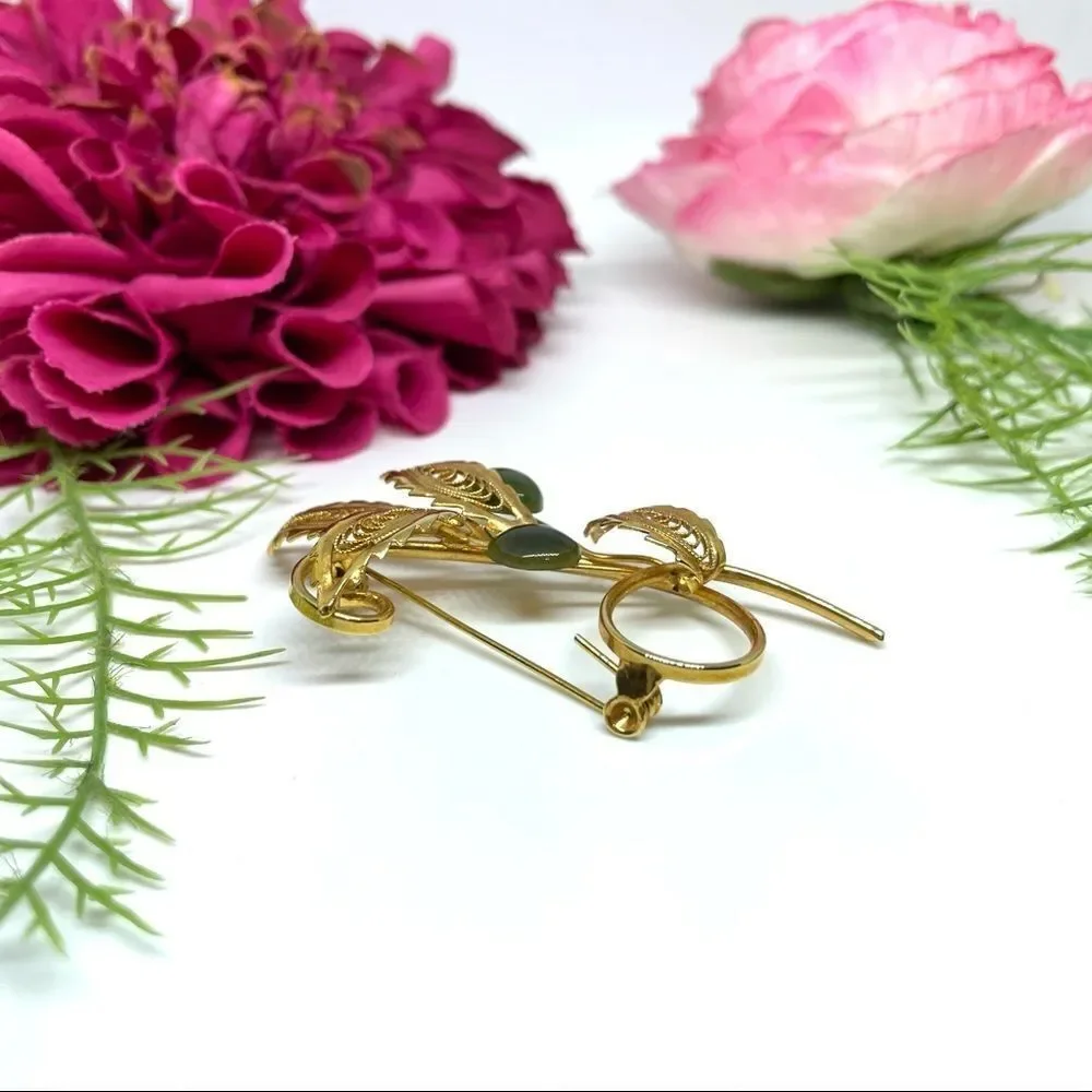 VINTAGE⚜️FILIGREE Jade Look Golden Leaves Cabochon Brooch
