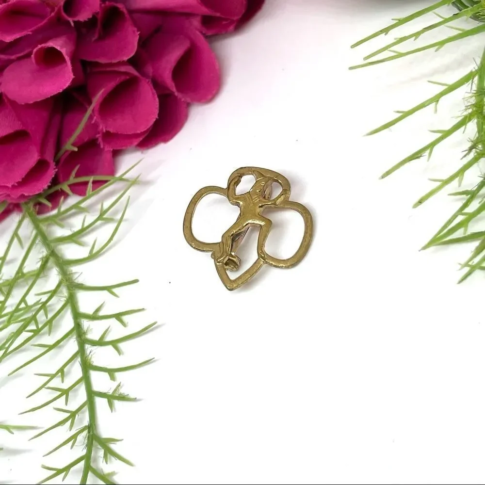 VINTAGE⚜️Brownie Dancing Jester Dainty Golden Pin