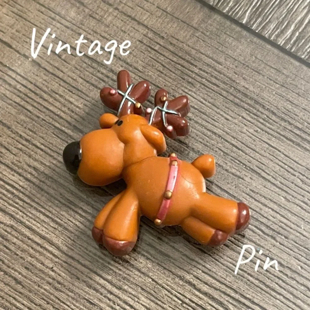 Vintage Russ Brown Reindeer Brooch - Christmas Brooch Holiday Pin
