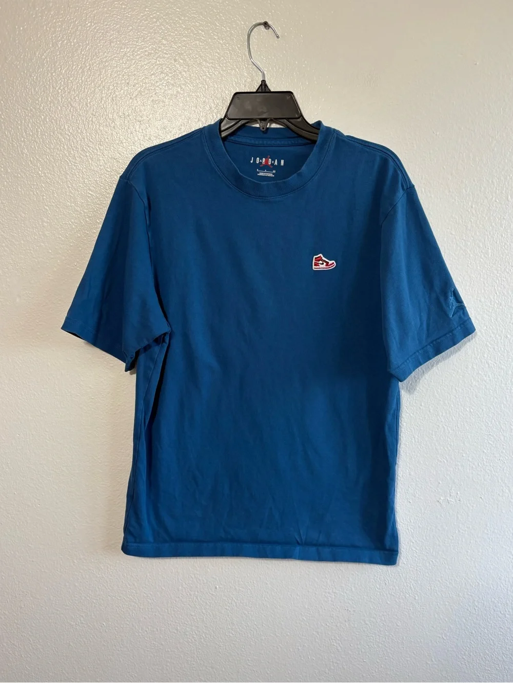 Air Jordan Mens Small Sneaker Patch Embroidered Industrial Blue Tee Shirt Sporty