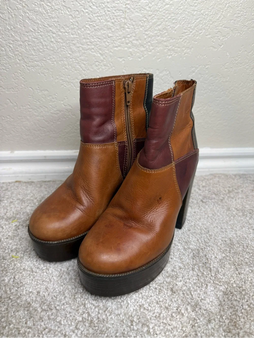 Steve Madden zipper block