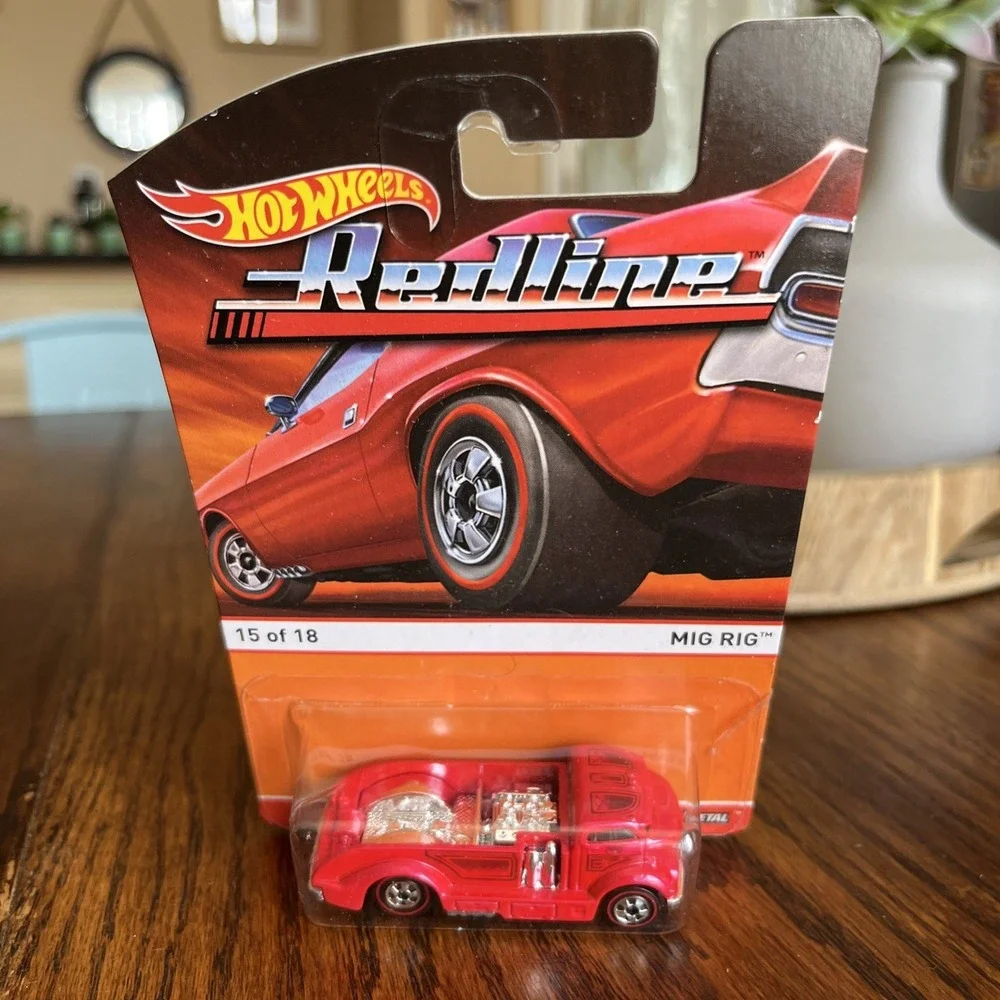 2015 Hot Wheels Mig Rig & Protector - Heritage Redline Series