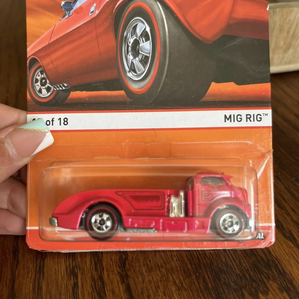2015 Hot Wheels Mig Rig & Protector - Heritage Redline Series